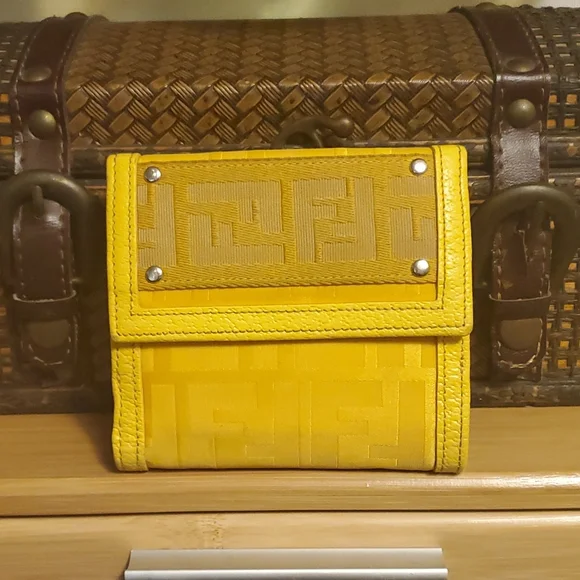 Fendi Monogram Limited Edition Wallet - Picture 4 of 16